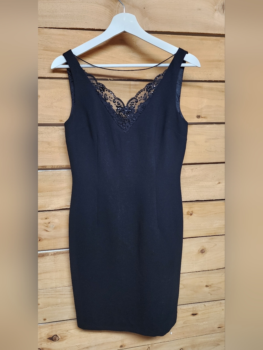 Liz Clarborne Black Lace V-Neck Sleeveless Sheath Dress Sz 4 Classic LBD